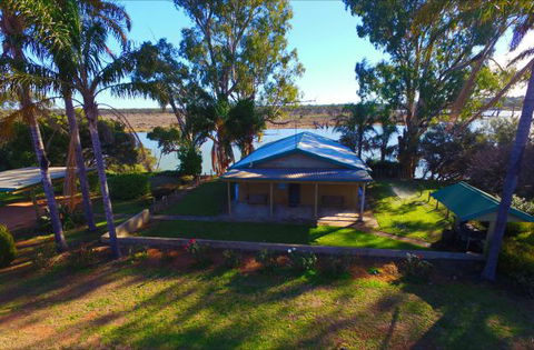 Mundic Waterfront Cottages - Tourism Cairns 2