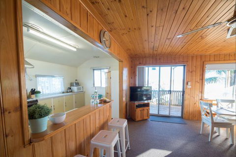 Mundic Waterfront Cottages - Tourism Cairns 4