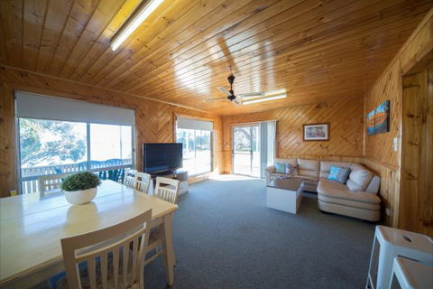 Mundic Waterfront Cottages - Tourism Cairns 6