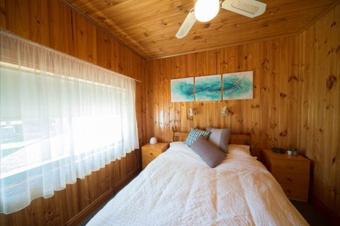 Mundic Waterfront Cottages - Tourism Cairns 7