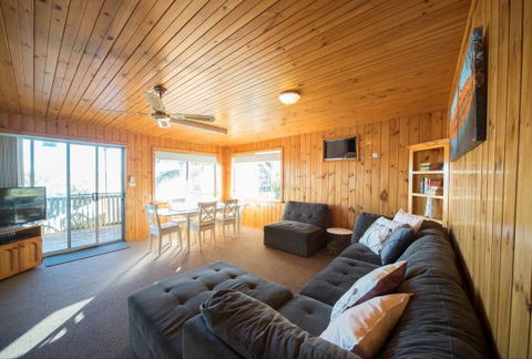 Mundic Waterfront Cottages - Tourism Cairns 8