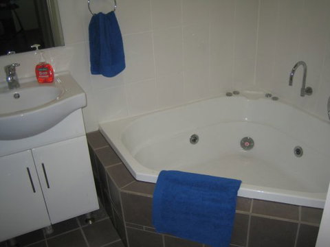 Naracoorte – Showgrounds Cottage - Tourism Cairns 3