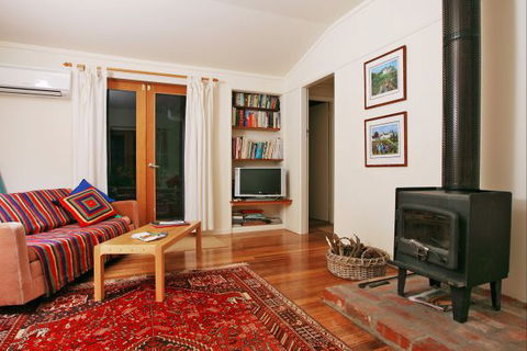 Oakhill Cottage - Tourism Cairns 1