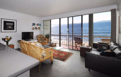 Rivermouth On Kingston Beach - Tourism Cairns 0