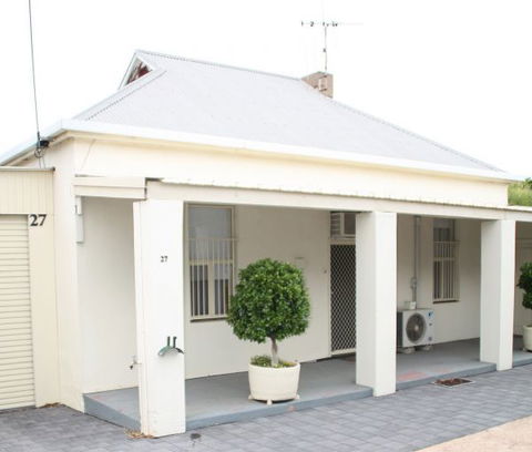 Squatters Cottage - Tourism Cairns 0