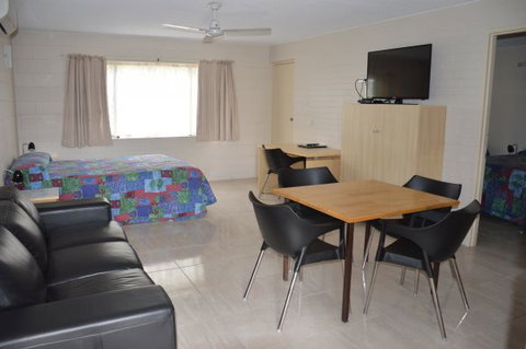 The Rover Holiday Units/Motel - Tourism Cairns 4