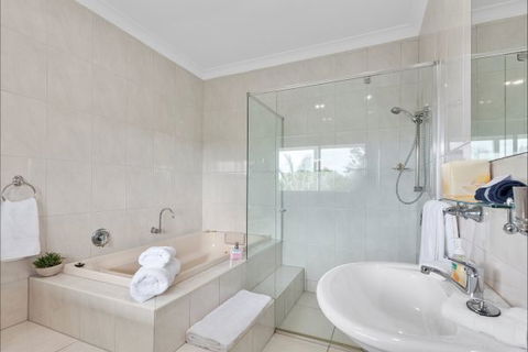 The Country House At Hunchy Luxury Bed And Breakfast Accommodation - Tourism Cairns 3