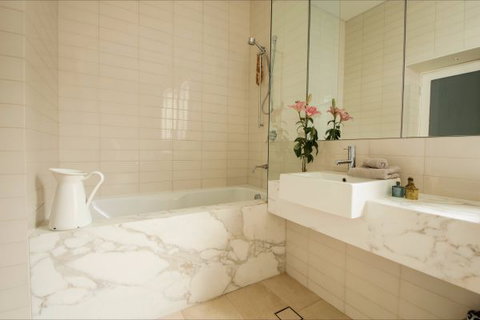 Woollahra Terrace - Tourism Cairns 8