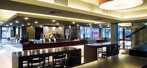 Astor Hotel And Astor Suites - Tourism Cairns 3