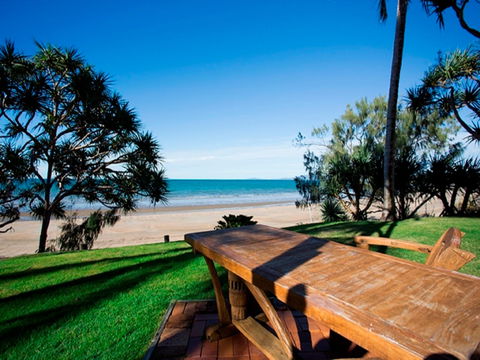 Beachfront Zilzie Holiday Home And Cottage - Tourism Cairns 1