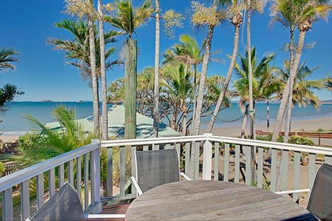 Beachfront Zilzie Holiday Home And Cottage - Tourism Cairns 3