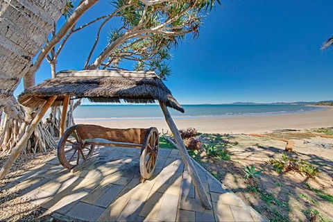 Beachfront Zilzie Holiday Home And Cottage - Tourism Cairns 6