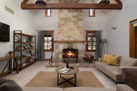 Enzo Cottage - Craftsmen Built Luxury Cottage - Tourism Cairns 2