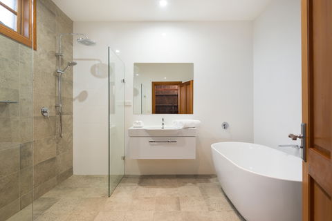 Enzo Cottage - Craftsmen Built Luxury Cottage - Tourism Cairns 9