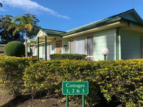 Obadiah Country Cottages - Tourism Cairns 0