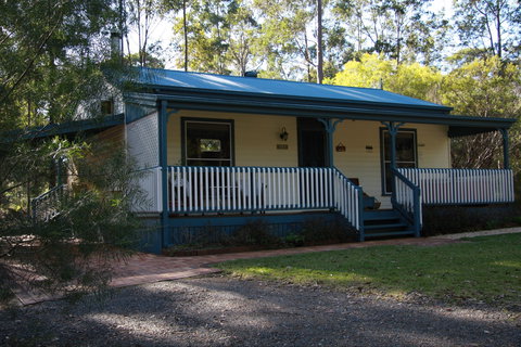 Telegraph Retreat Cottages - Tourism Cairns 1