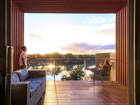 The Frames - Luxury Riverland Accommodation - Tourism Cairns 0