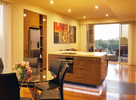 The Frames - Luxury Riverland Accommodation - Tourism Cairns 4