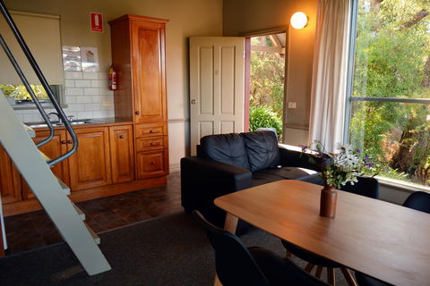 The Great Ocean Road Cottages And Backpackers - Tourism Cairns 5