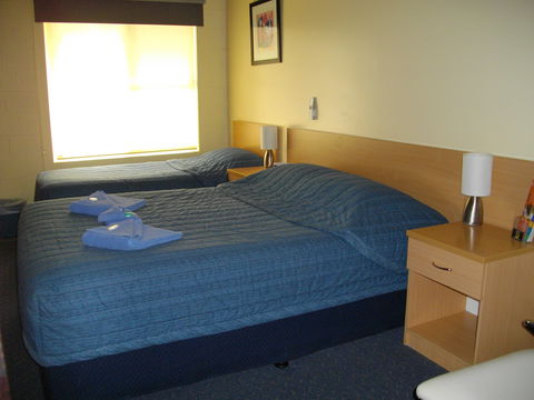 Benjamin Singleton Motel - Tourism Cairns 2