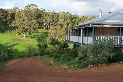 Blue House Bed And Breakfast - Tourism Cairns 0
