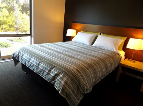 Coorong Waterfront Retreat - Tourism Cairns 2