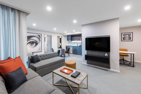 Deco Hotel Canberra - Tourism Cairns 8