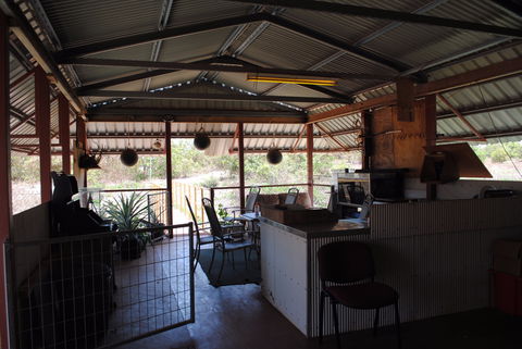 EARE Wallaby Beach Workers Camp - Tourism Cairns 0