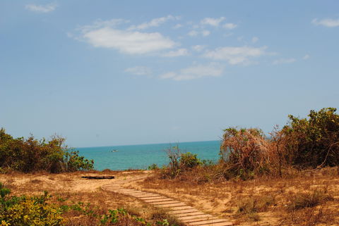 EARE Wallaby Beach Workers Camp - Tourism Cairns 1