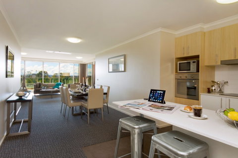 Pacific Suites Canberra - Tourism Cairns 4