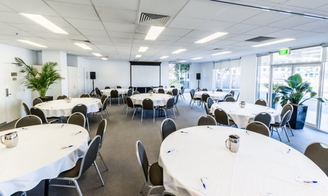 Pacific Suites Canberra - Tourism Cairns 8