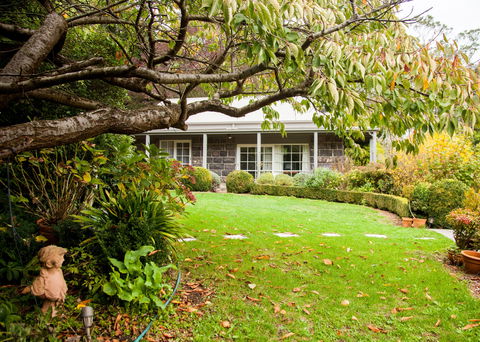 The Studio & The Barn - Tourism Cairns 0