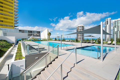 ULTIQA Air On Broadbeach - Tourism Cairns 1