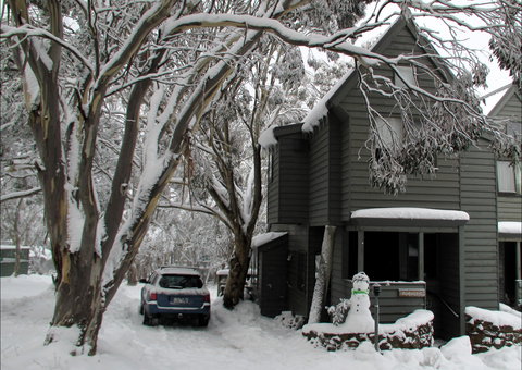 Wallace's - Crystal Creek Chalet 1 - Tourism Cairns 0