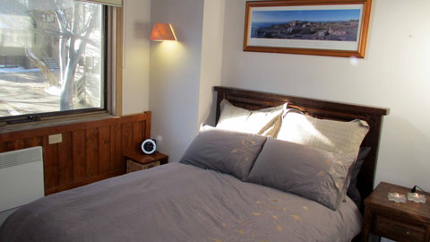 Wallace's - Crystal Creek Chalet 1 - Tourism Cairns 1