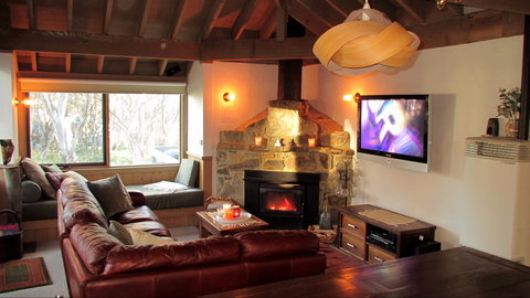 Wallace's - Crystal Creek Chalet 1 - Tourism Cairns 2