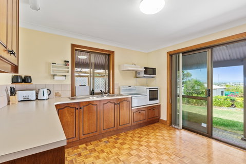 Century21 SouthCoast: Reef & Vines Port Noarlunga - Tourism Cairns 2