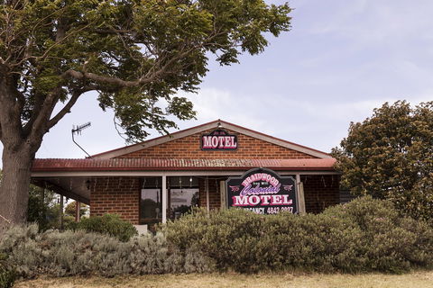 Colonial Motel - Tourism Cairns 0