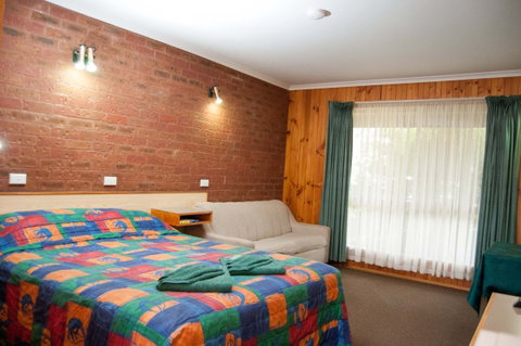 Country Roads Motor Inn Narrandera - Tourism Cairns 0
