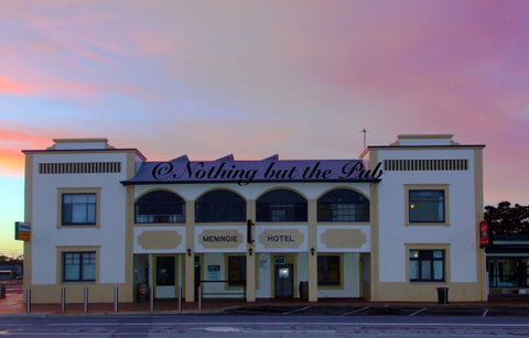 Meningie Hotel - Tourism Cairns 0