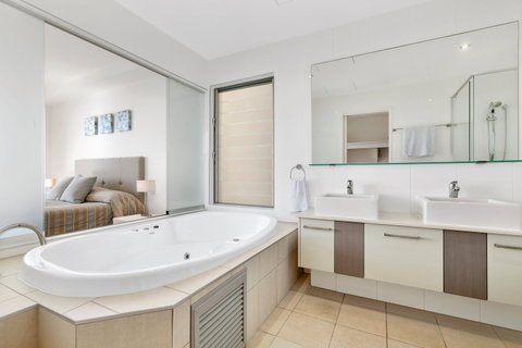 Rainbow Sea Resort - Tourism Cairns 2