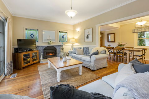 Blue Moon Cottages - Tourism Cairns 0