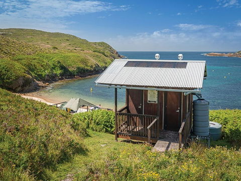 Broughton Island Campground - Tourism Cairns 1