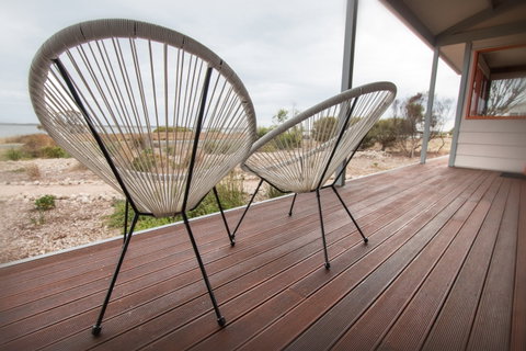 Coorong Aurora - Breathtaking Waterfront Escape - Tourism Cairns 2