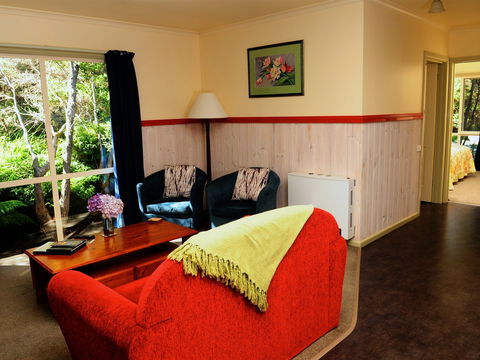 Crays Accommodation - The Esplanade - Tourism Cairns 0