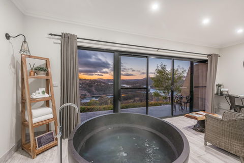 Eagle View Escape - Tourism Cairns 0