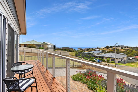 Fluke Court, Encounter Bay - Tourism Cairns 1