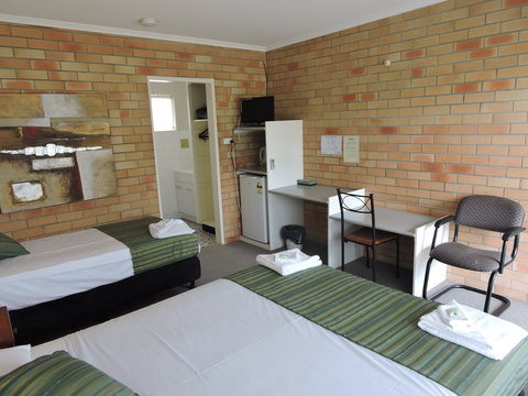 Hotel Motel 5 - Tourism Cairns 2