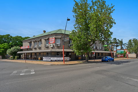 Imperial Hotel - Tourism Cairns 0