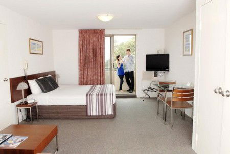 Atrium Resort Mandurah - Tourism Cairns 0